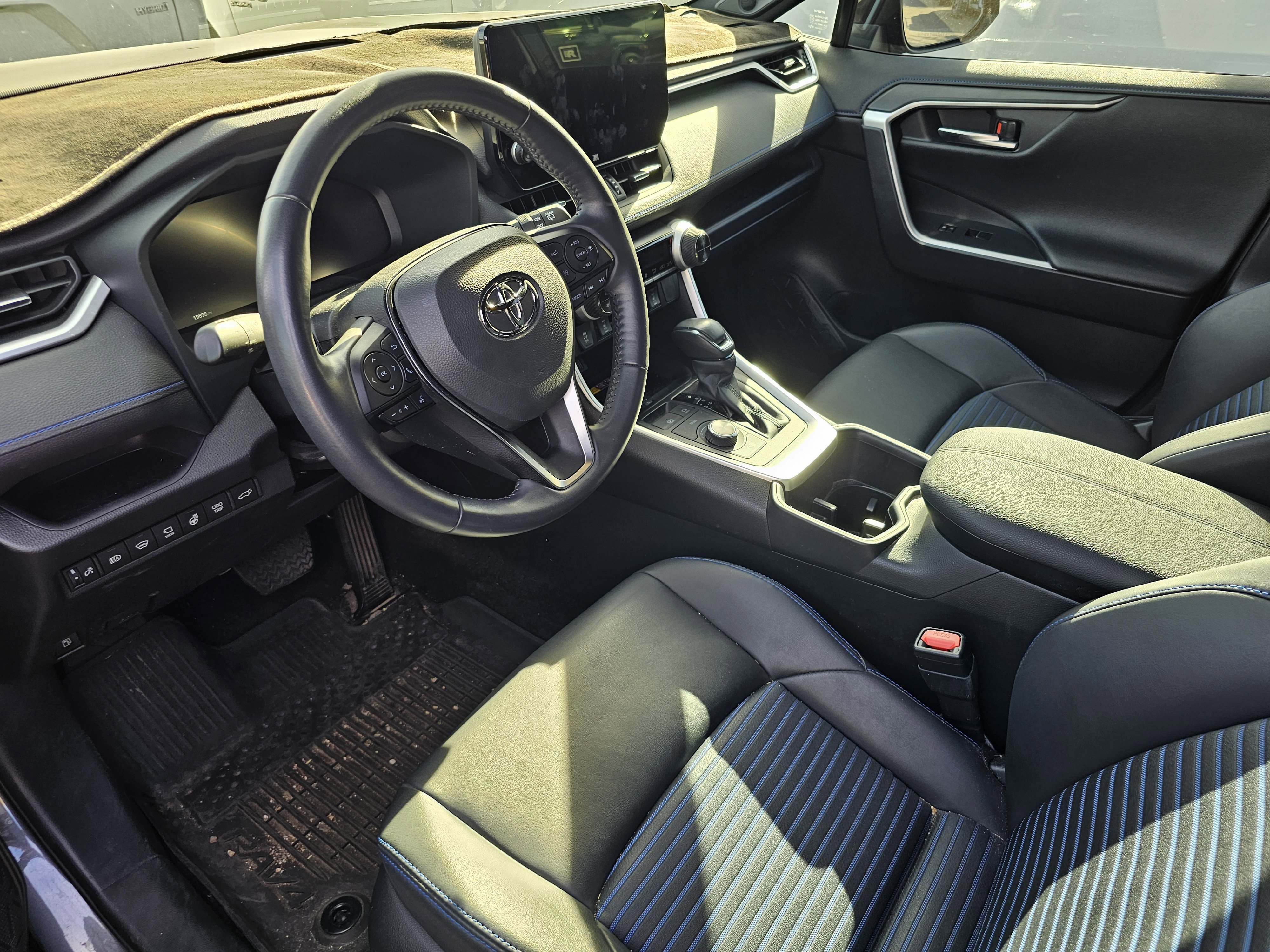 Used 2024 Toyota RAV4 XSE image 8