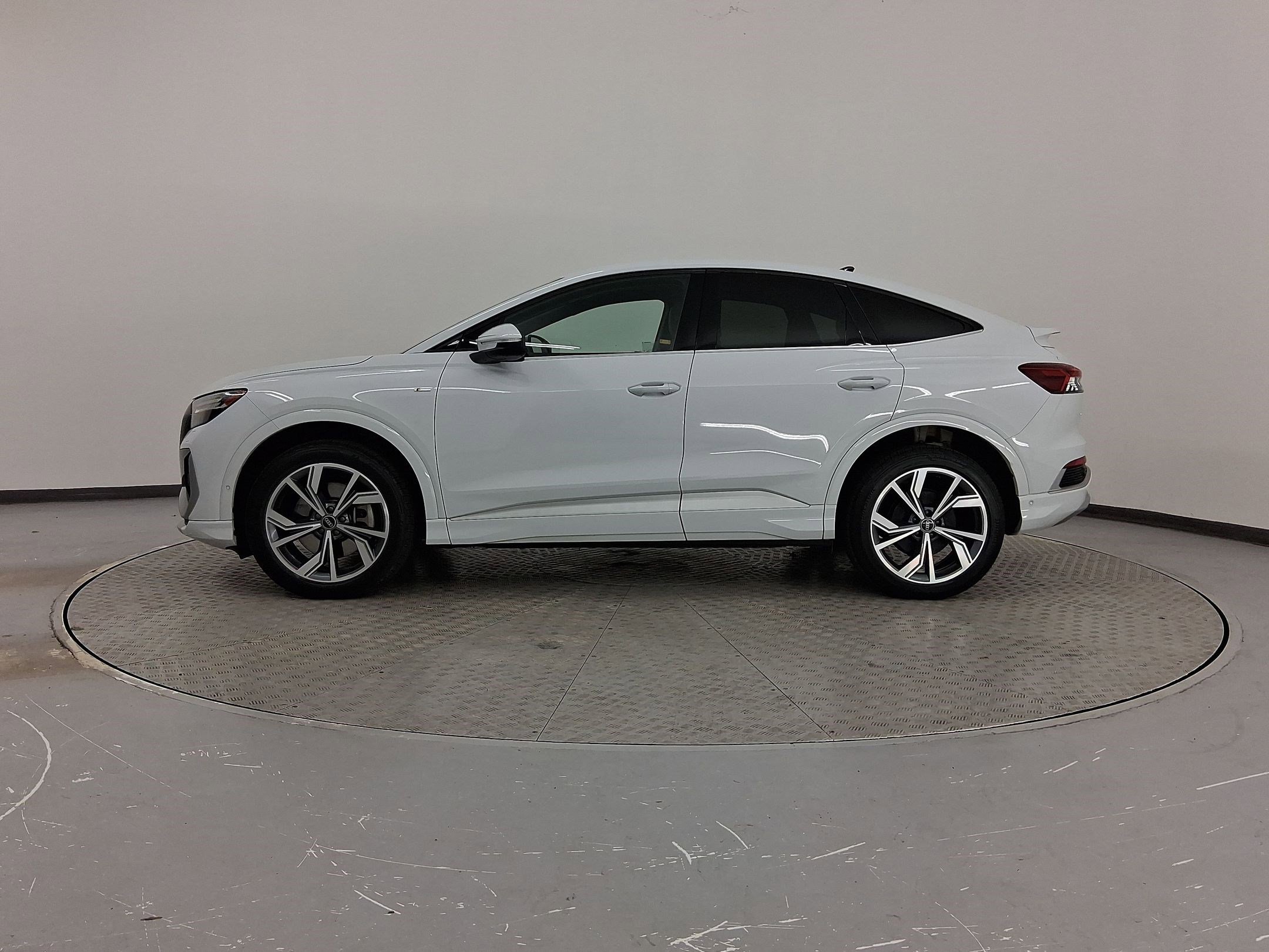 Certified 2023 Audi Q4 e-tron Prestige image 2