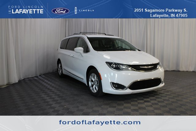 Used 2017 Chrysler Pacifica Touring-L Plus w/ Tire & Wheel Group