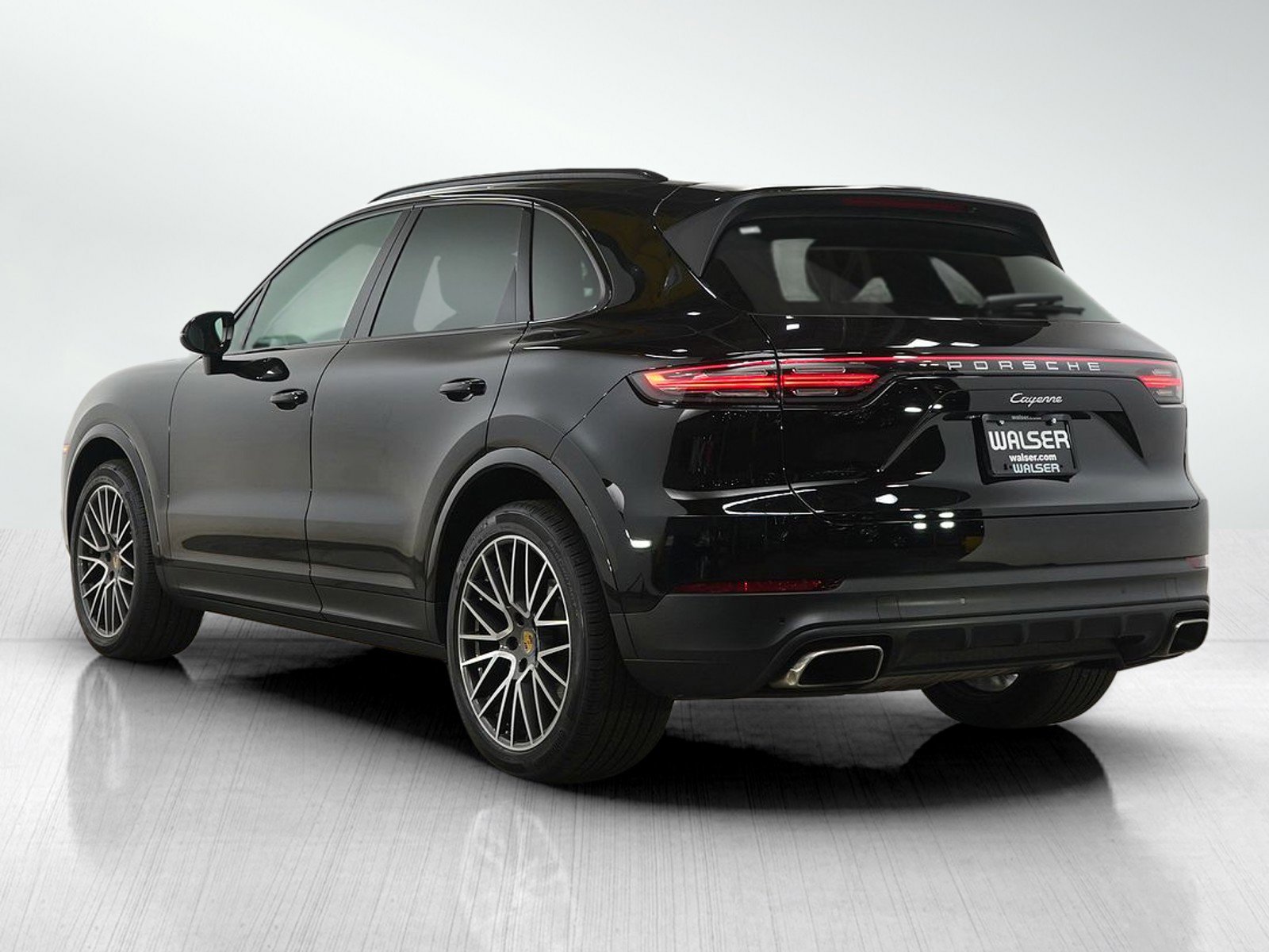 Used 2022 Porsche Cayenne AWD/4WD image 3
