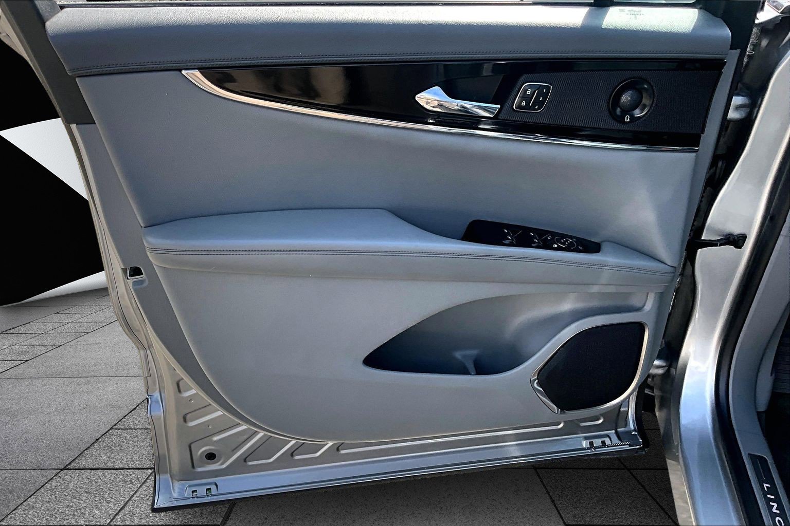 Used 2021 Lincoln Nautilus Reserve image 18
