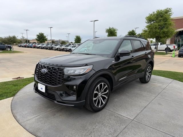 Certified 2025 Ford Explorer ST-Line AWD/4WD image 3