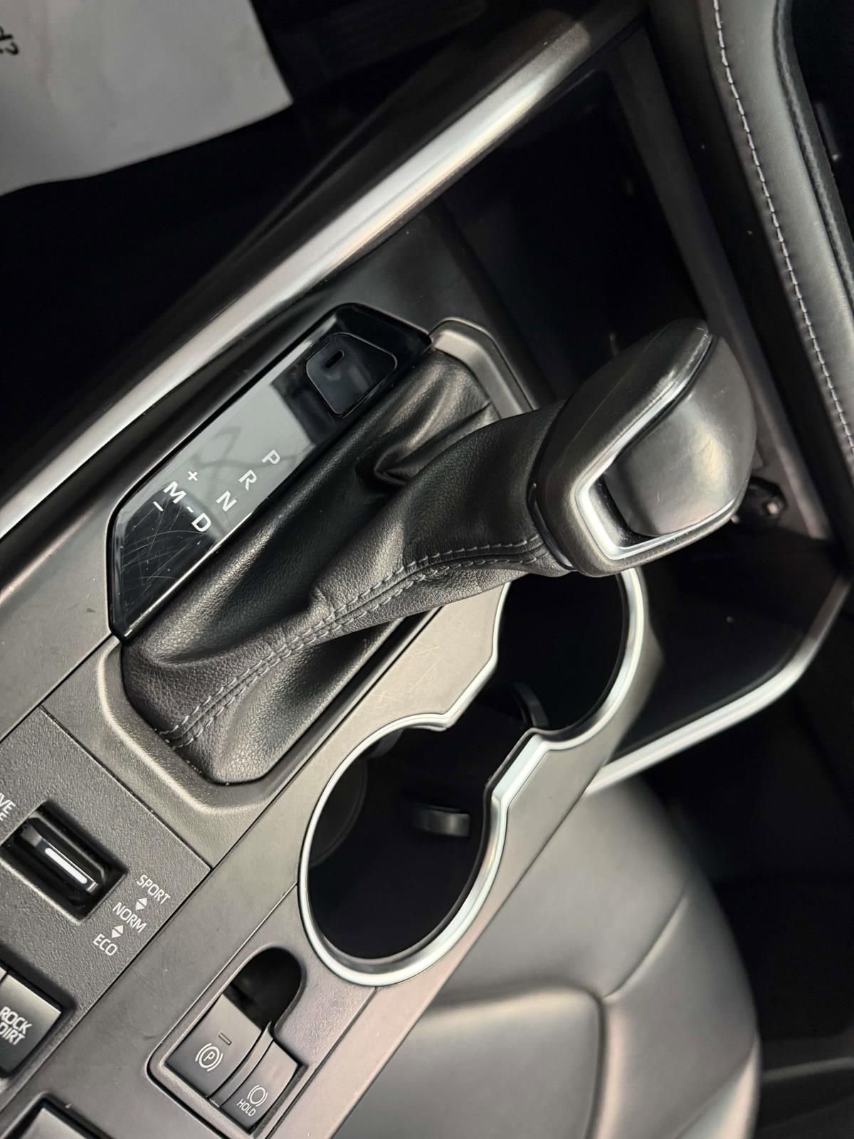 Used 2022 Toyota Highlander XLE image 19