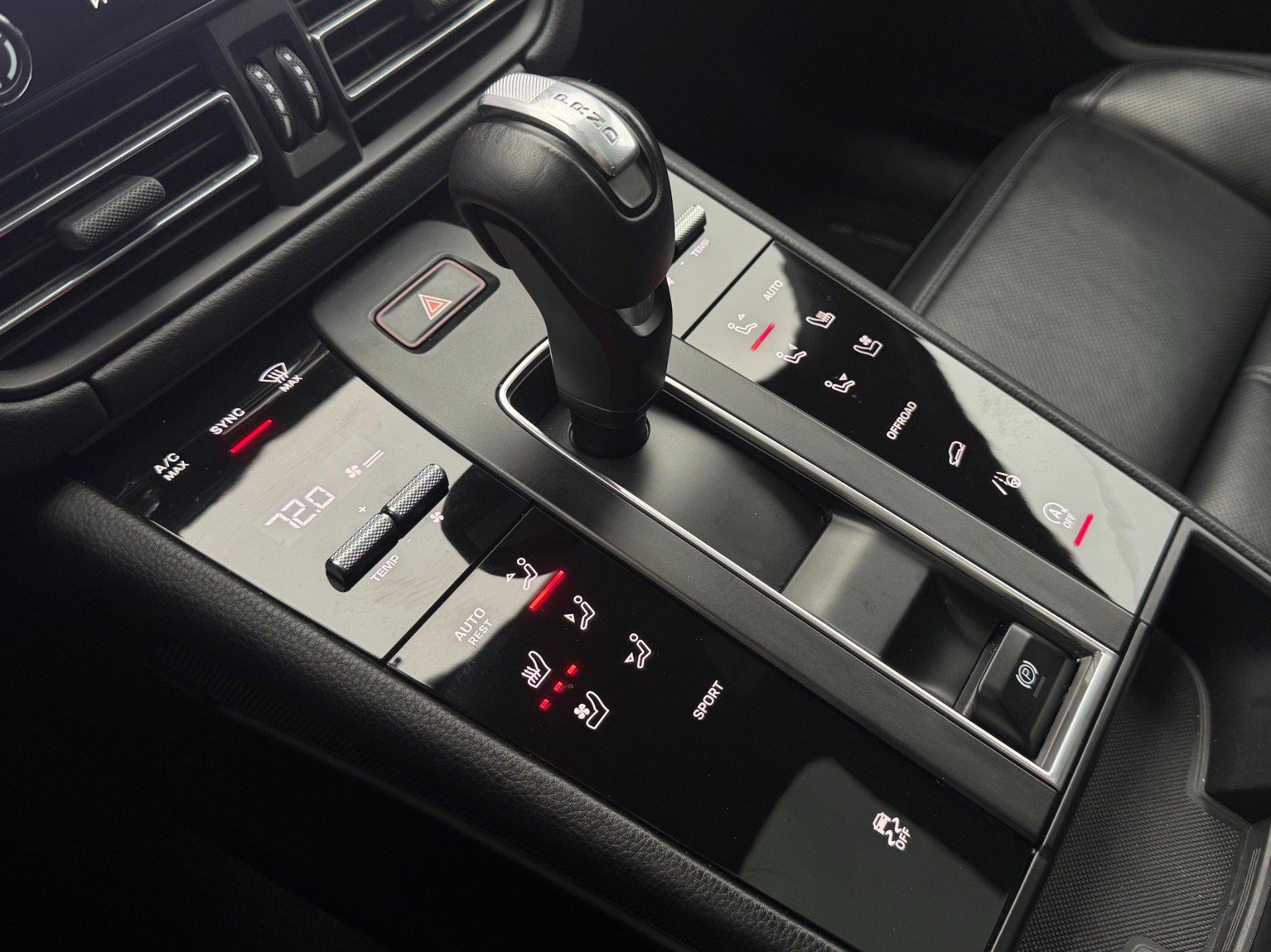 Used 2024 Porsche Macan image 59