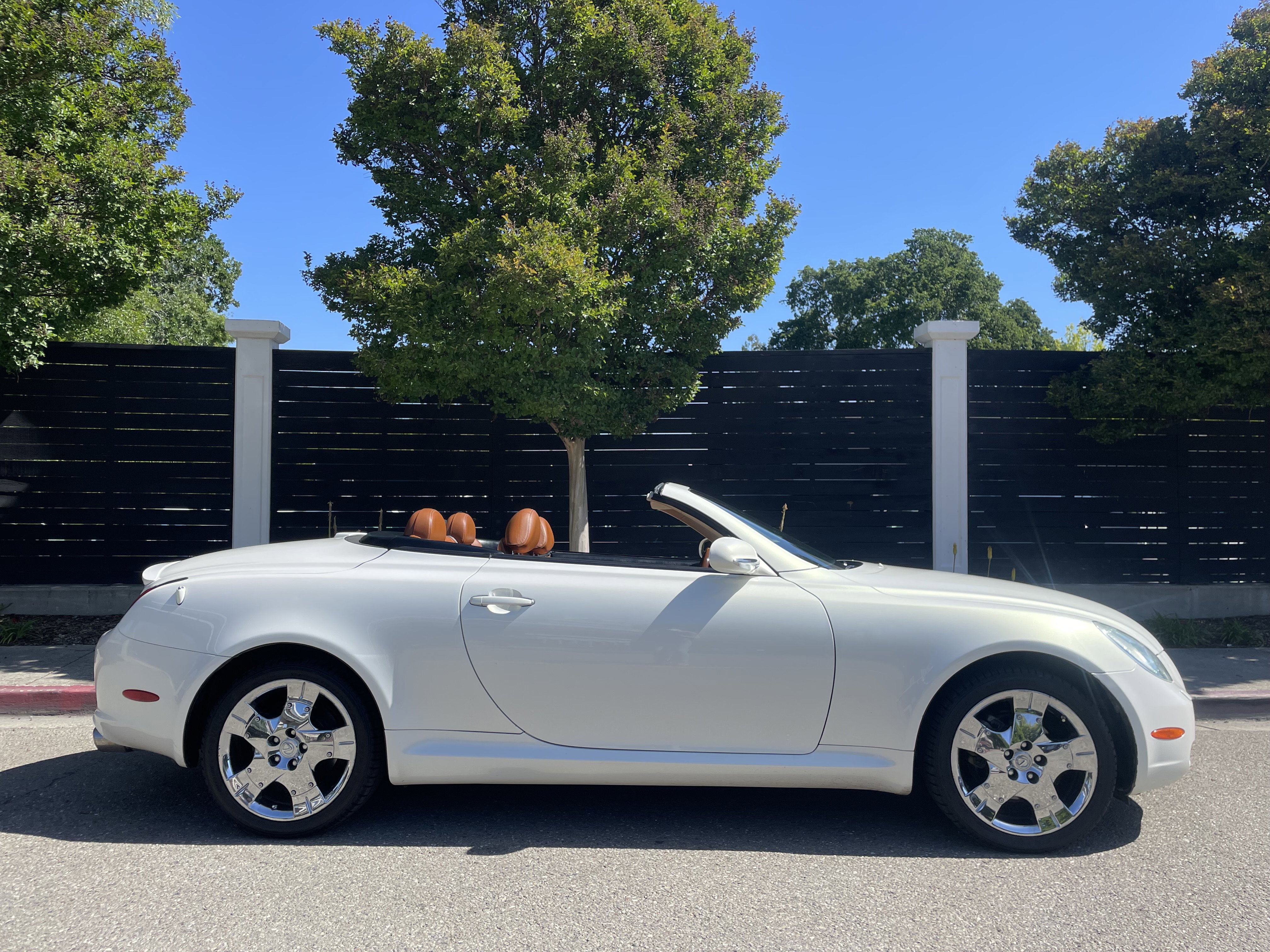 Used 2005 Lexus SC 430 Convertible image 3