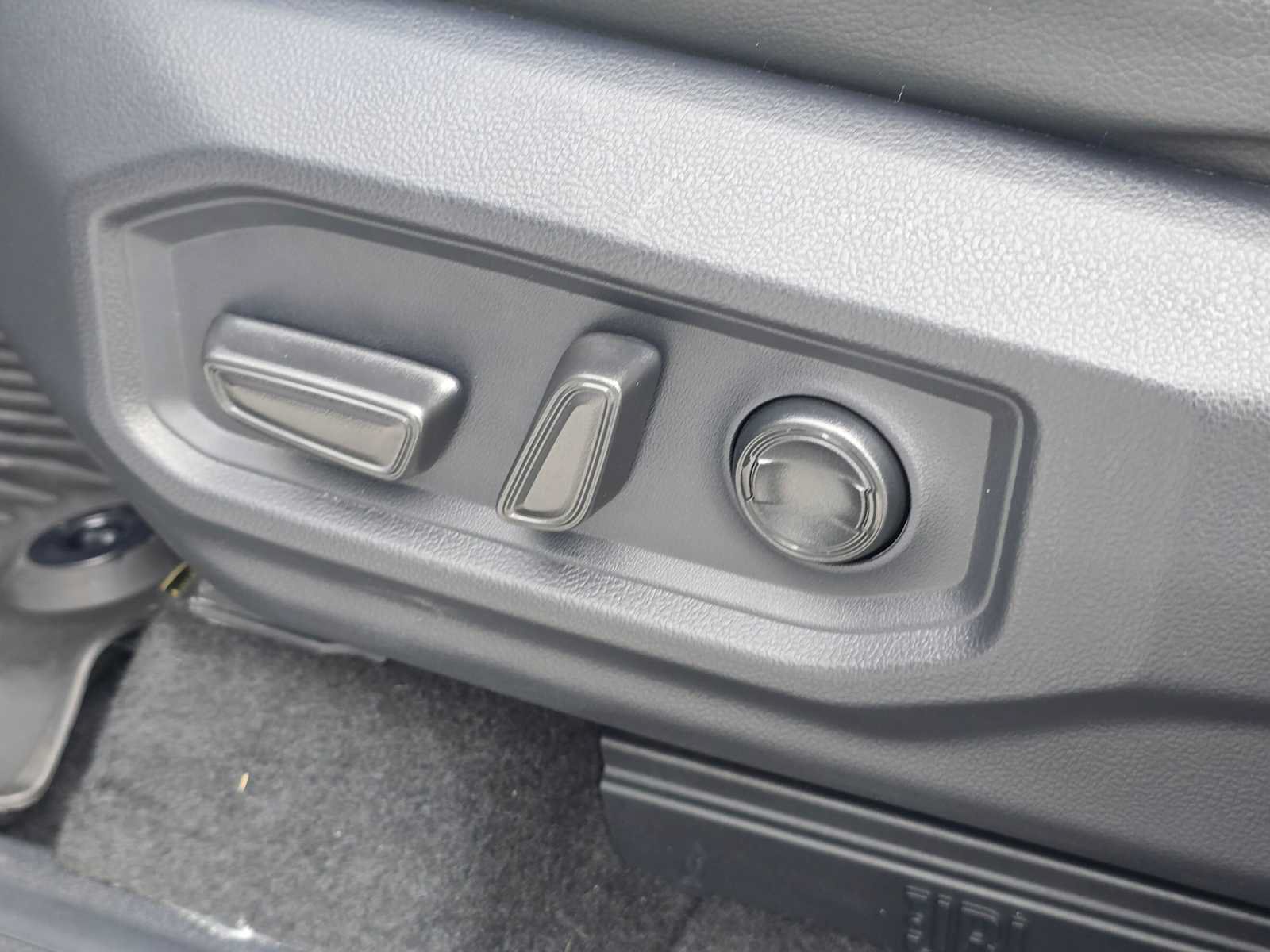 Certified 2025 Toyota Tundra Limited AWD/4WD image 24