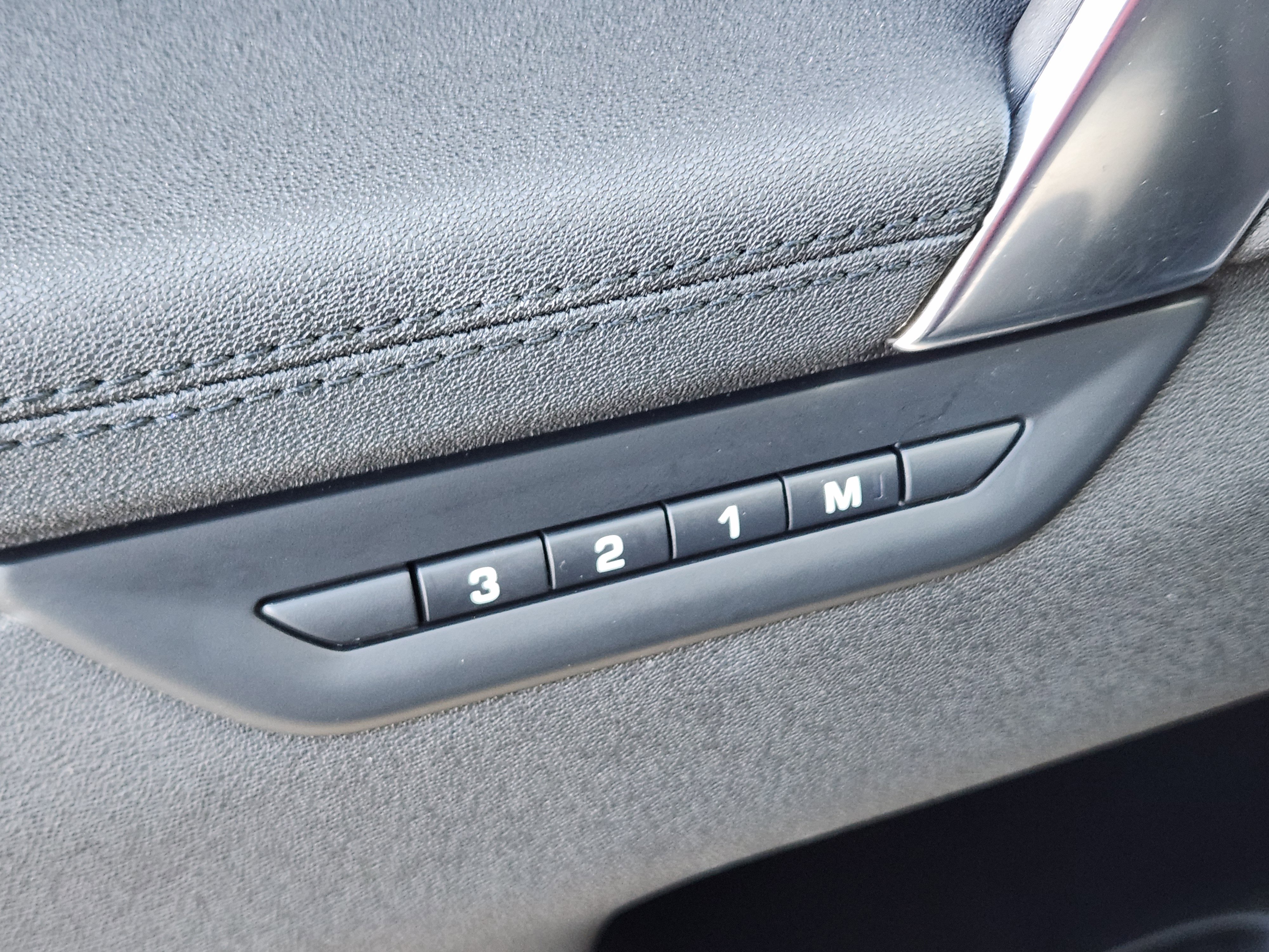 Certified 2025 Land Rover Discovery Sport S image 24