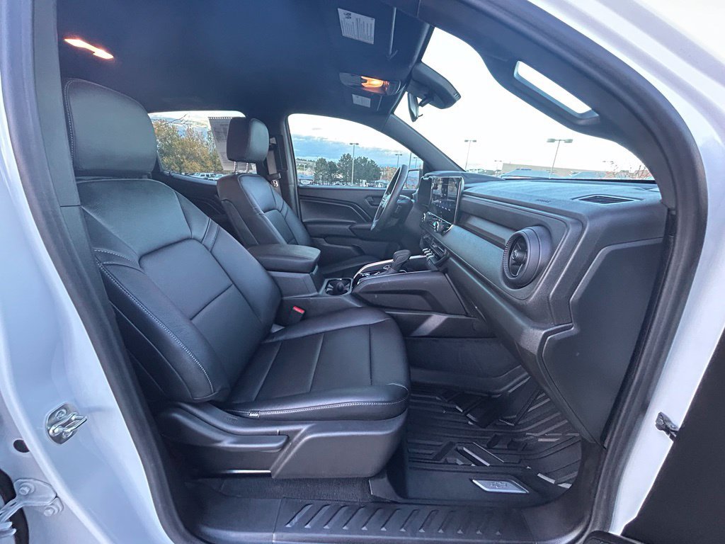 Used 2025 Chevrolet Colorado Trail Boss AWD/4WD image 30