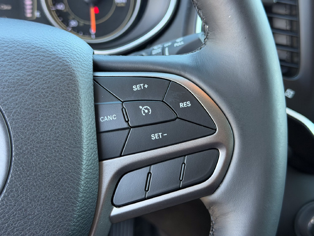Used 2020 Jeep Cherokee Latitude Plus w/ Cold Weather Group AWD/4WD image 25