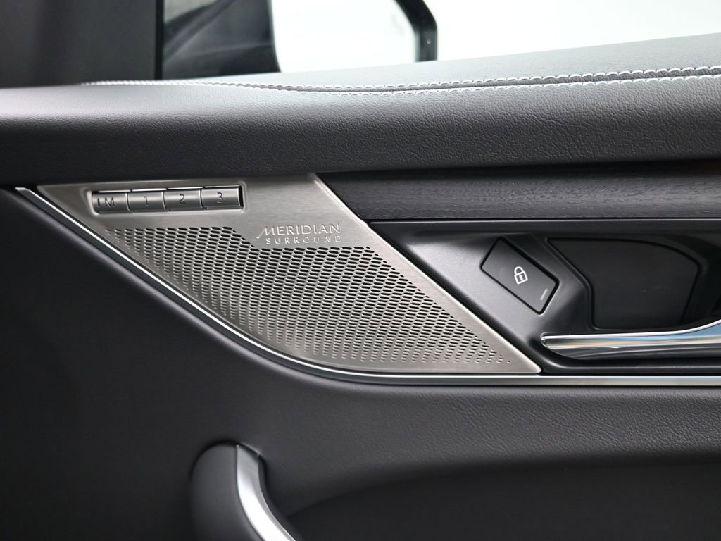 Certified 2025 Jaguar F-PACE R-Dynamic S image 5