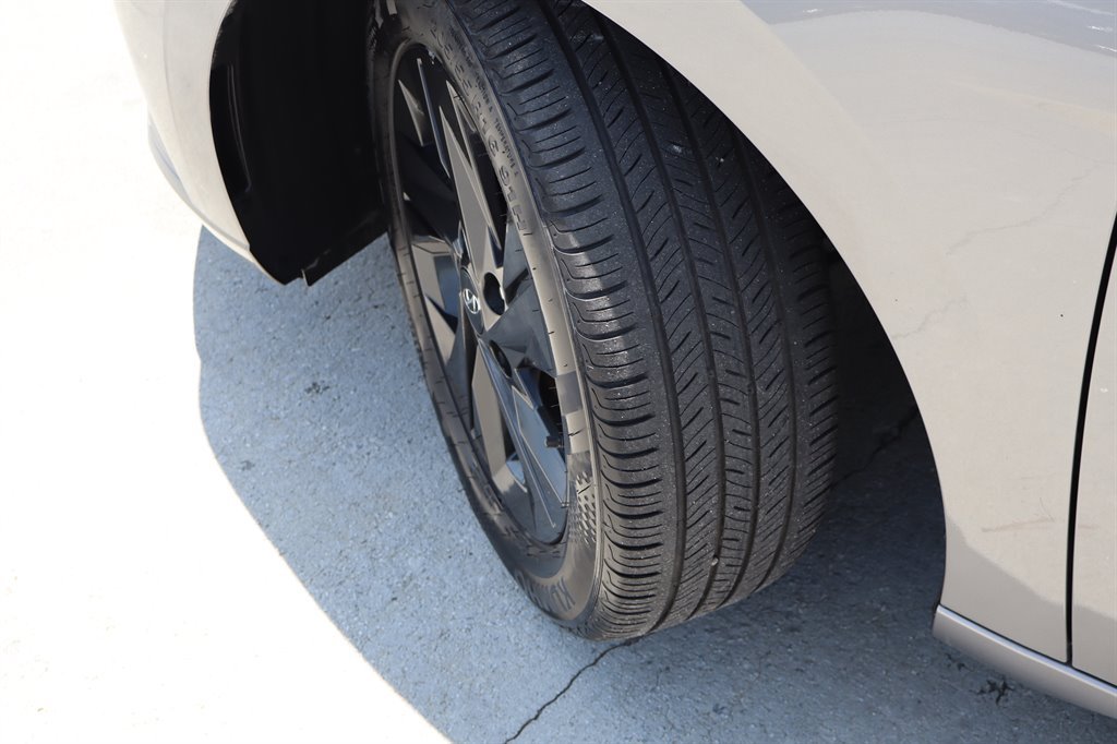 Used 2023 Hyundai Elantra SEL FWD image 10