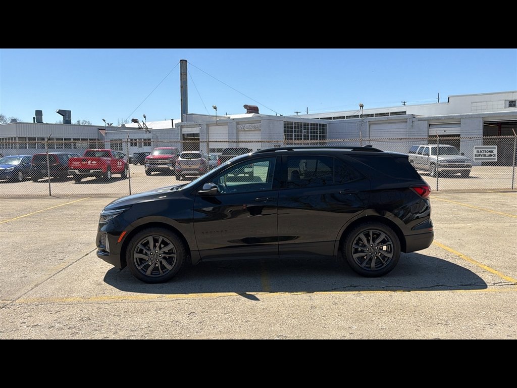 Used 2022 Chevrolet Equinox RS w/ Infotainment Package FWD image 3