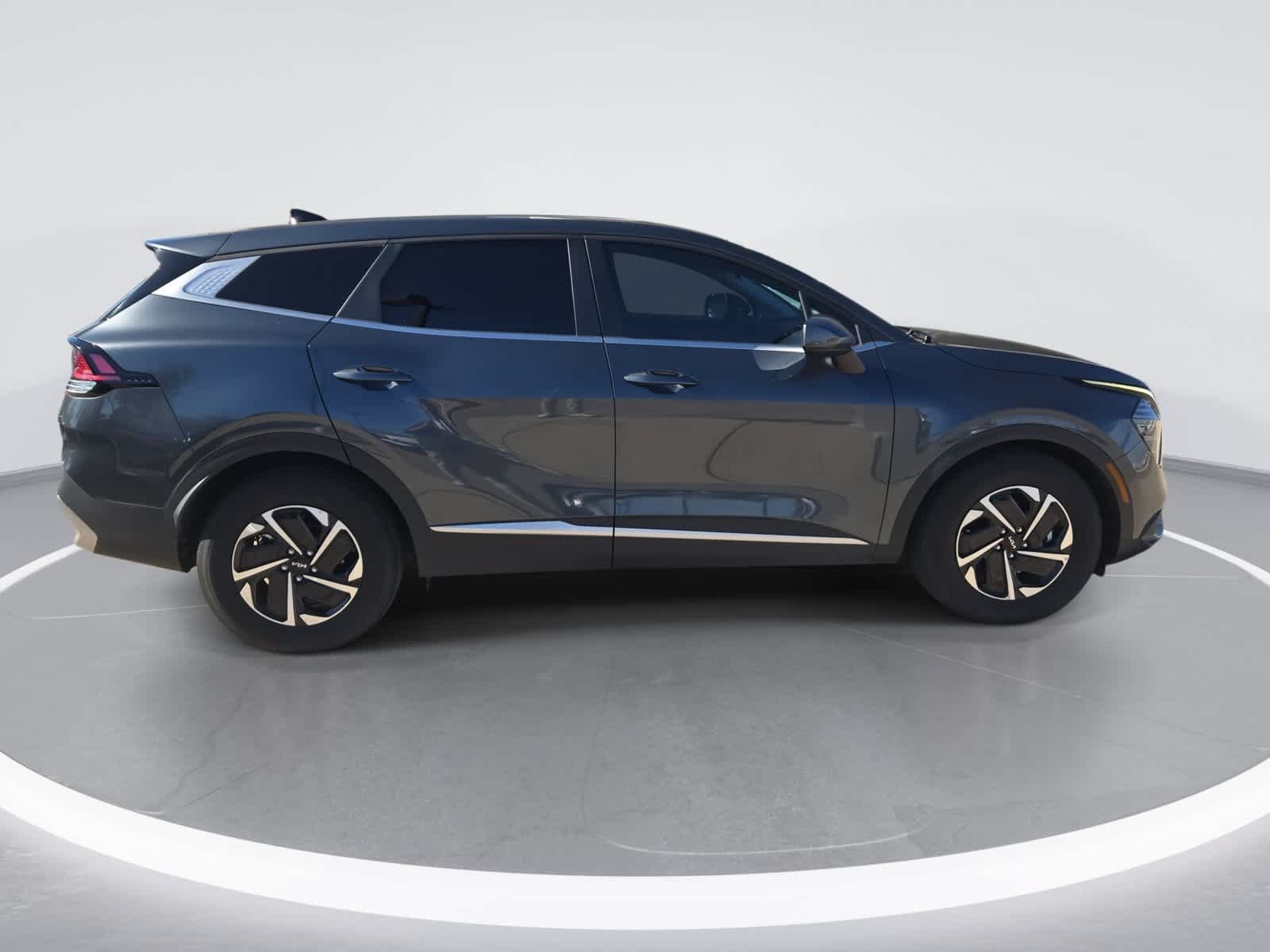 Used 2025 Kia Sportage LX FWD image 9