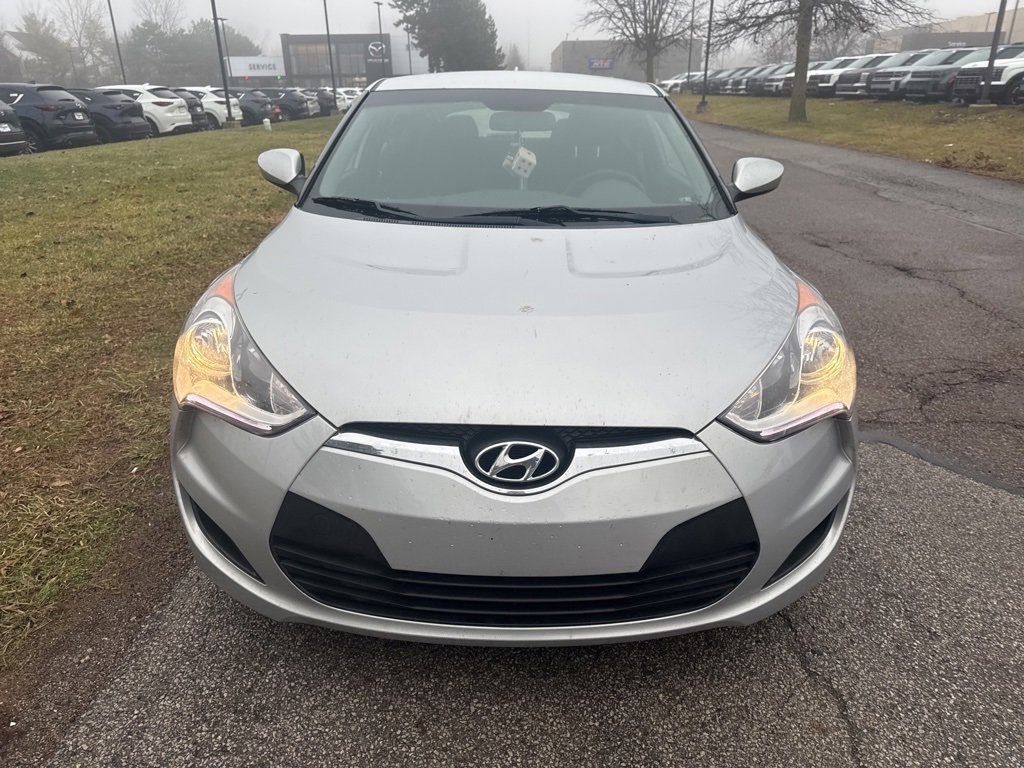 Used 2016 Hyundai Veloster image 2