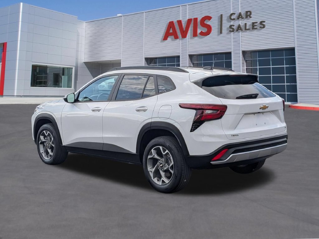 Used 2025 Chevrolet Trax LT w/ LT Convenience Package FWD image 9