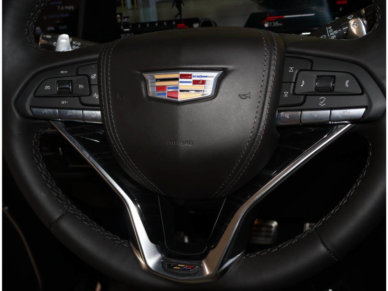 Used 2024 Cadillac Escalade ESV V w/ LPO, ONYX Package AWD/4WD image 21