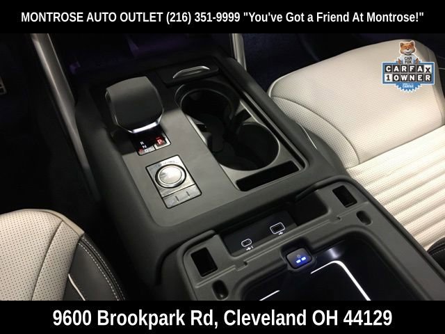 Used 2024 Land Rover Discovery Metropolitan Edition image 18