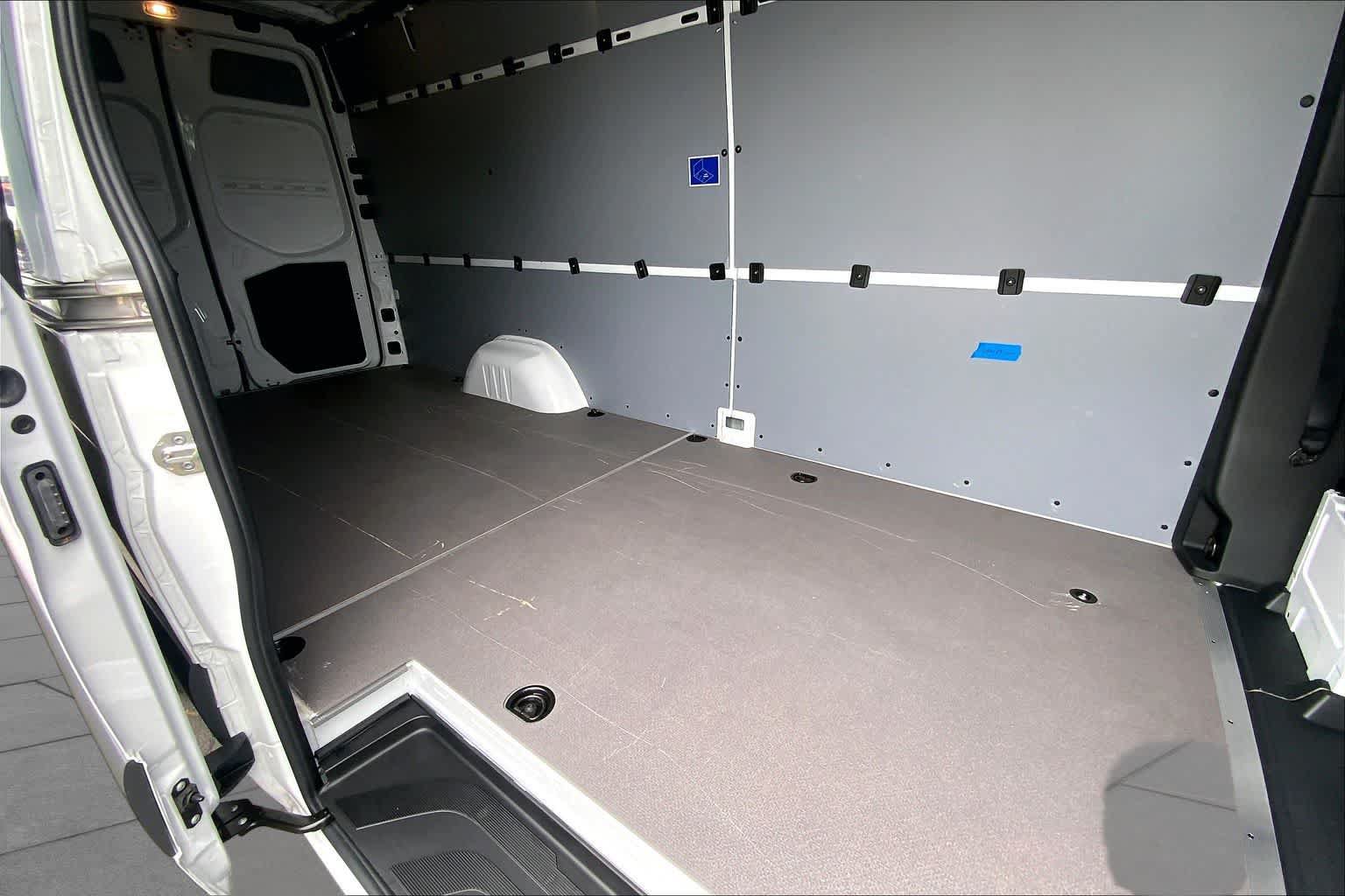 Used 2025 Mercedes-Benz Sprinter 2500 image 19