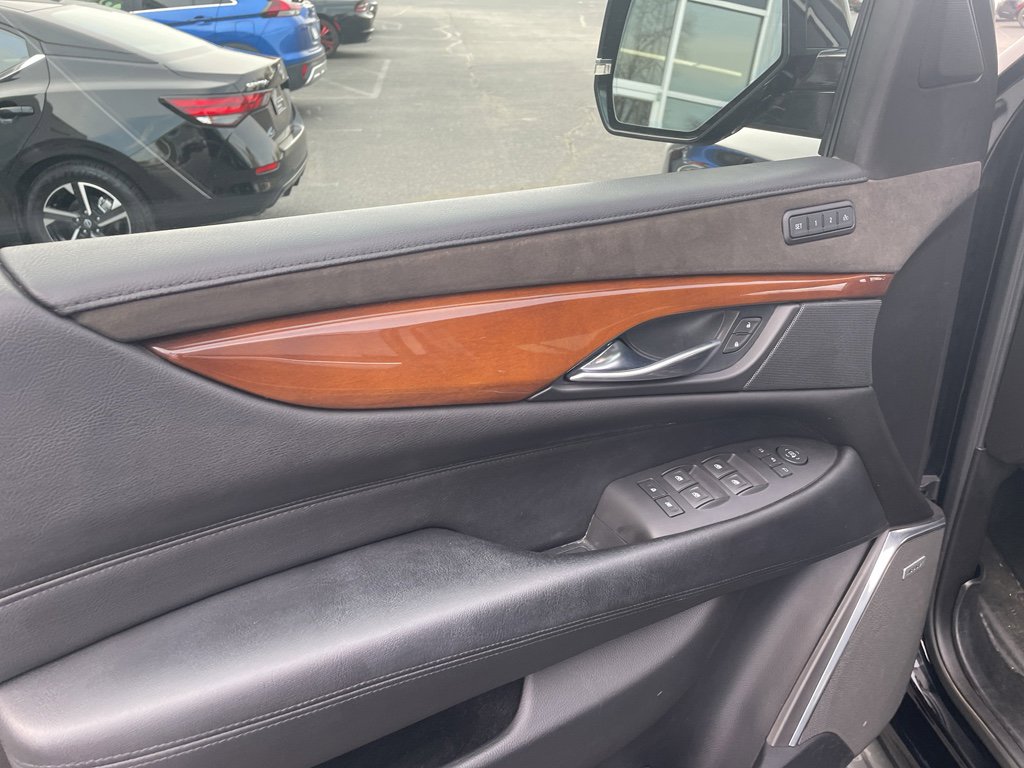 Used 2018 Cadillac Escalade ESV Luxury AWD/4WD image 10