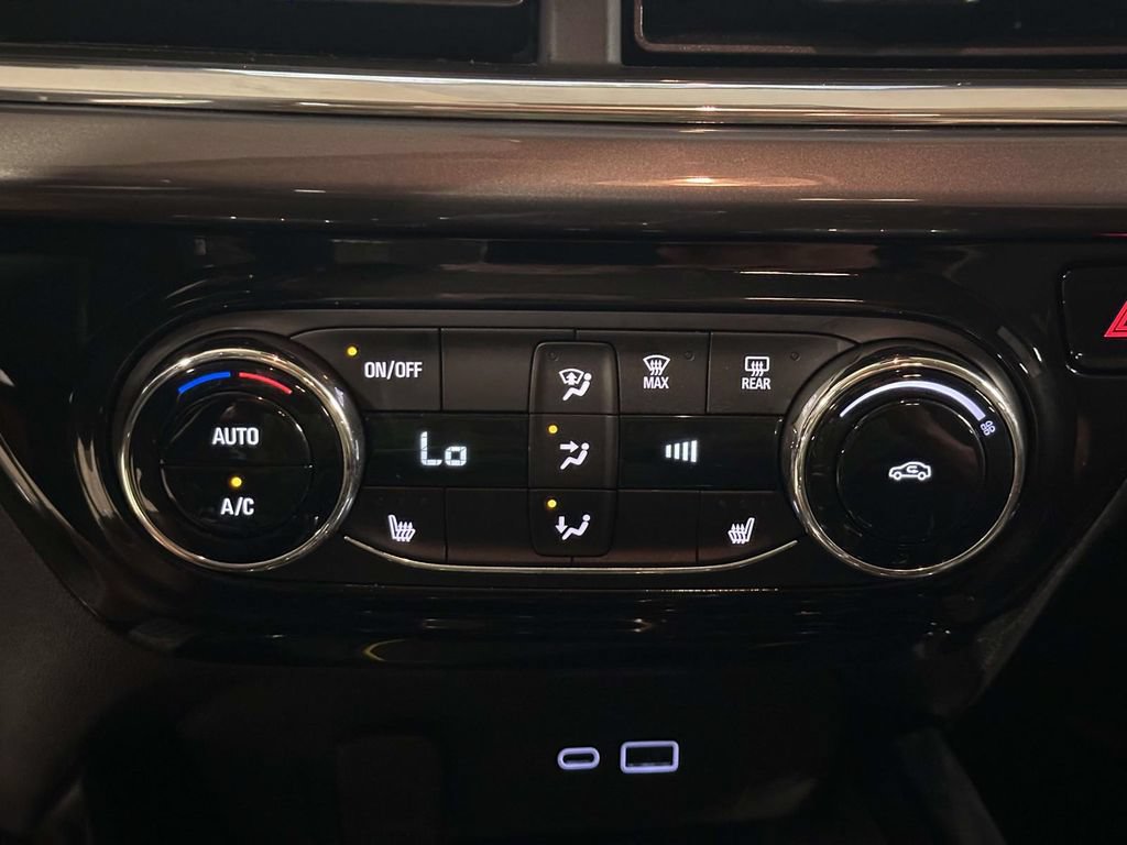Used 2025 Chevrolet Trax ACTIV w/ Driver Confidence Package FWD image 23