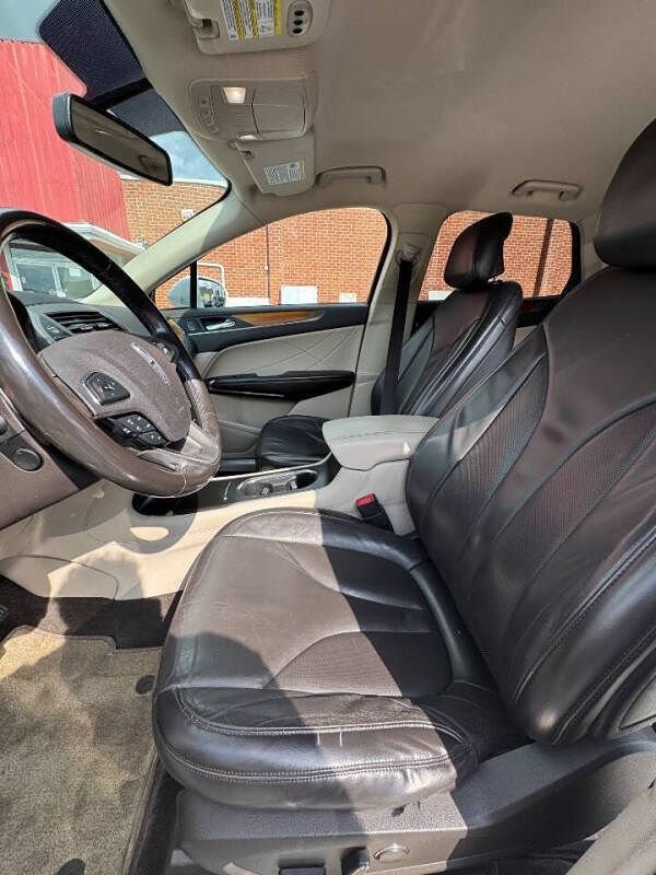 Used 2017 Lincoln MKC Select w/ Select Plus Package FWD image 18