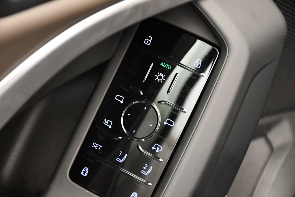 Used 2025 Audi Q5 Premium w/ Convenience Package image 32