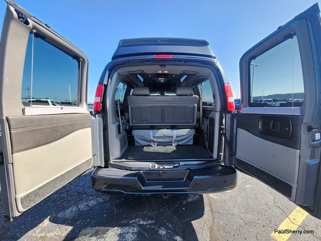 Used 2019 Chevrolet Express 2500 RWD image 18