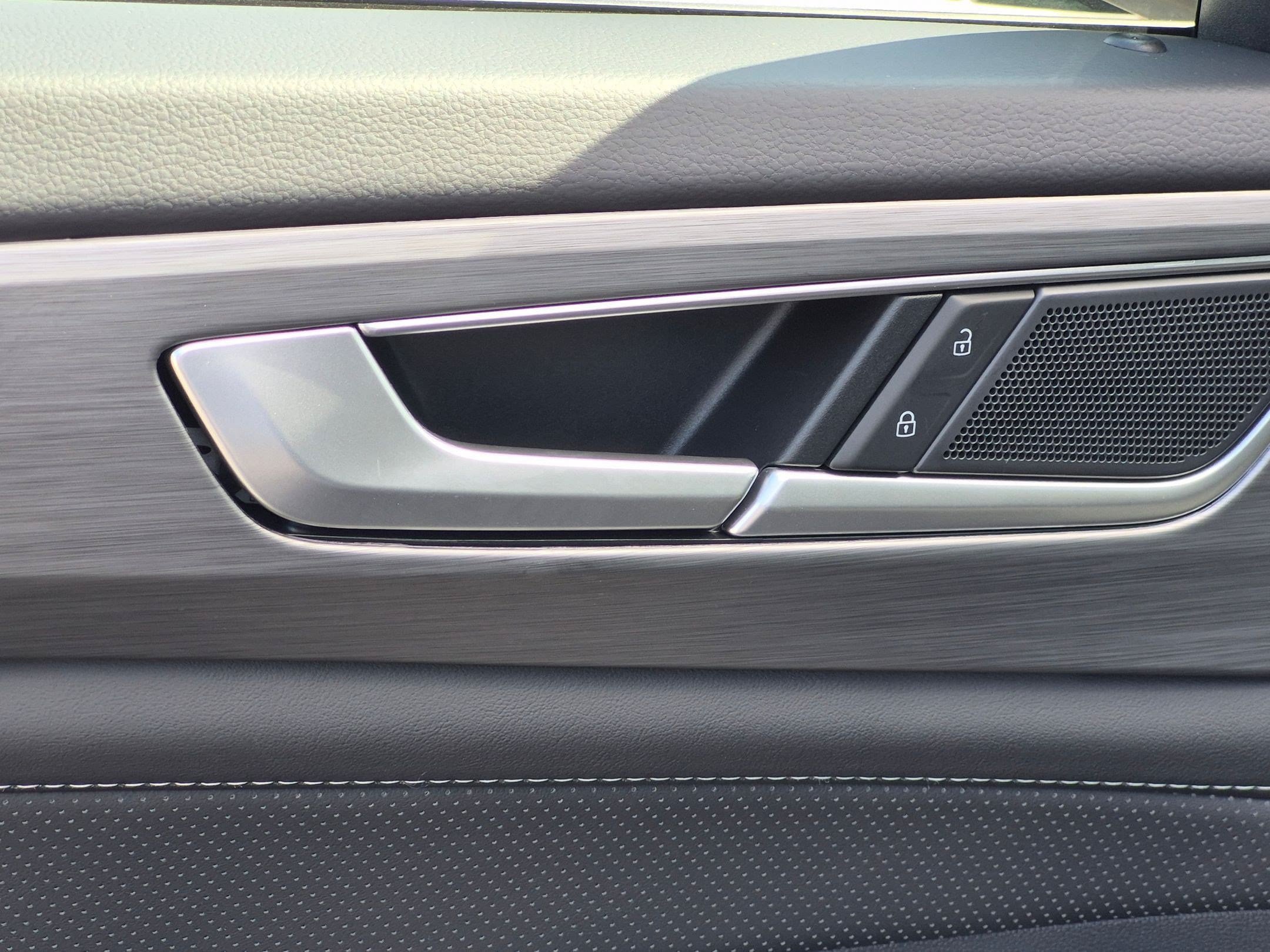 New 2026 Volkswagen Atlas Cross Sport SE FWD image 12