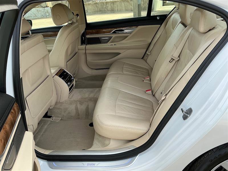 Used 2017 BMW 740i xDrive image 29
