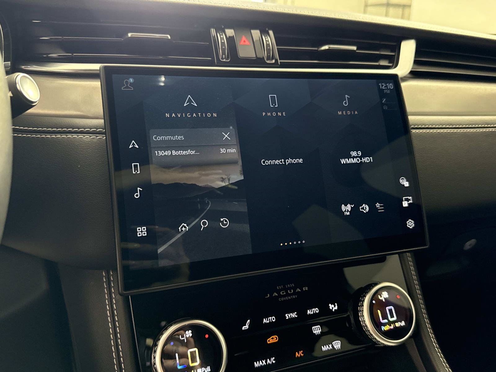 Certified 2026 Jaguar F-PACE R-Dynamic S AWD/4WD image 24