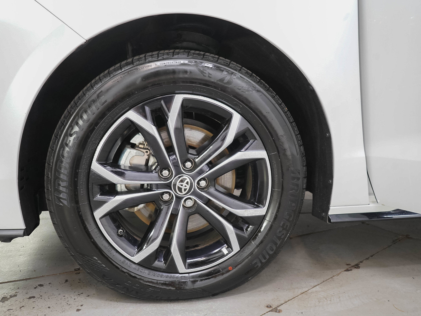 Used 2025 Toyota Sienna Platinum AWD/4WD image 35