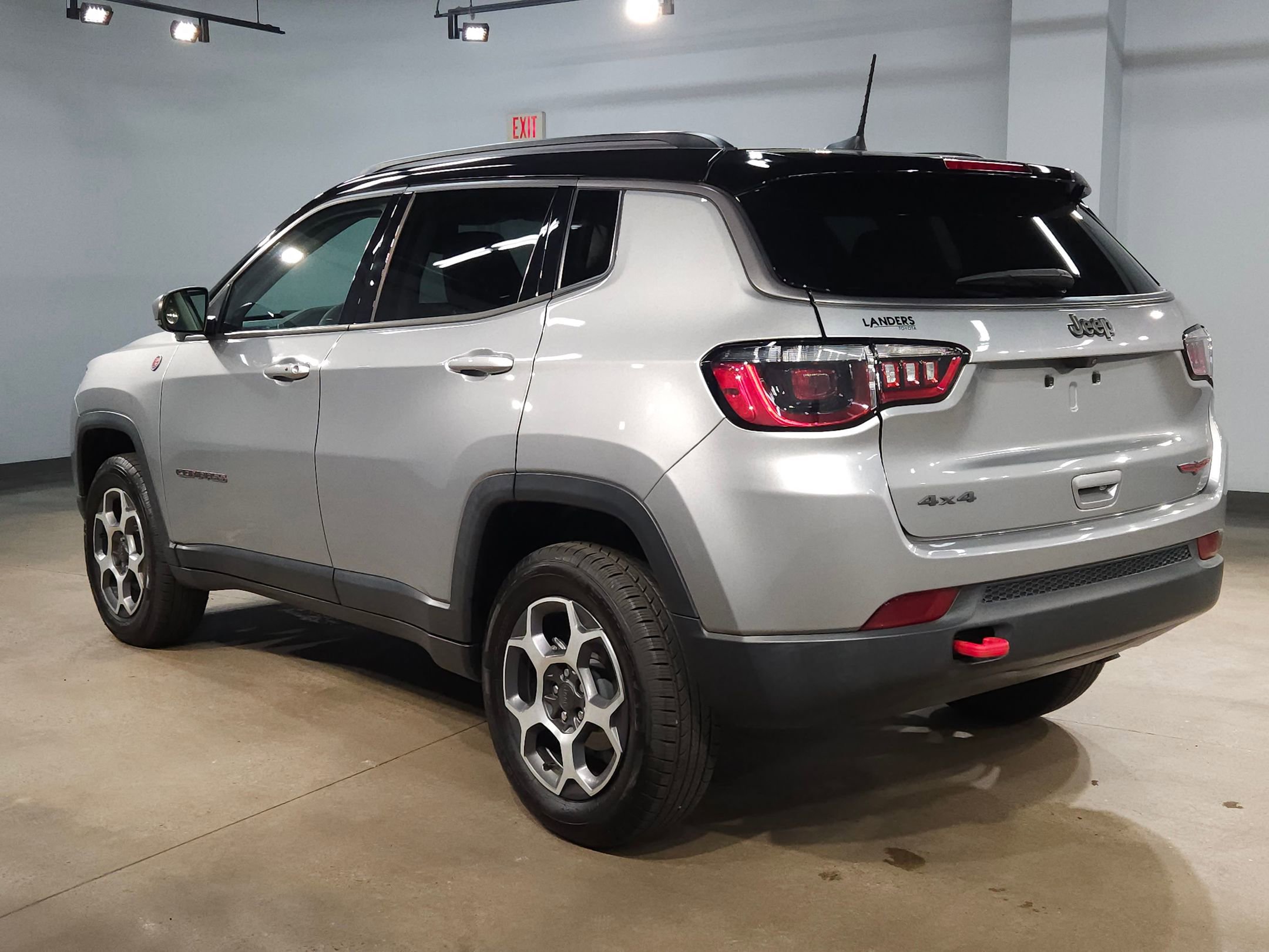 Used 2022 Jeep Compass Trailhawk image 5