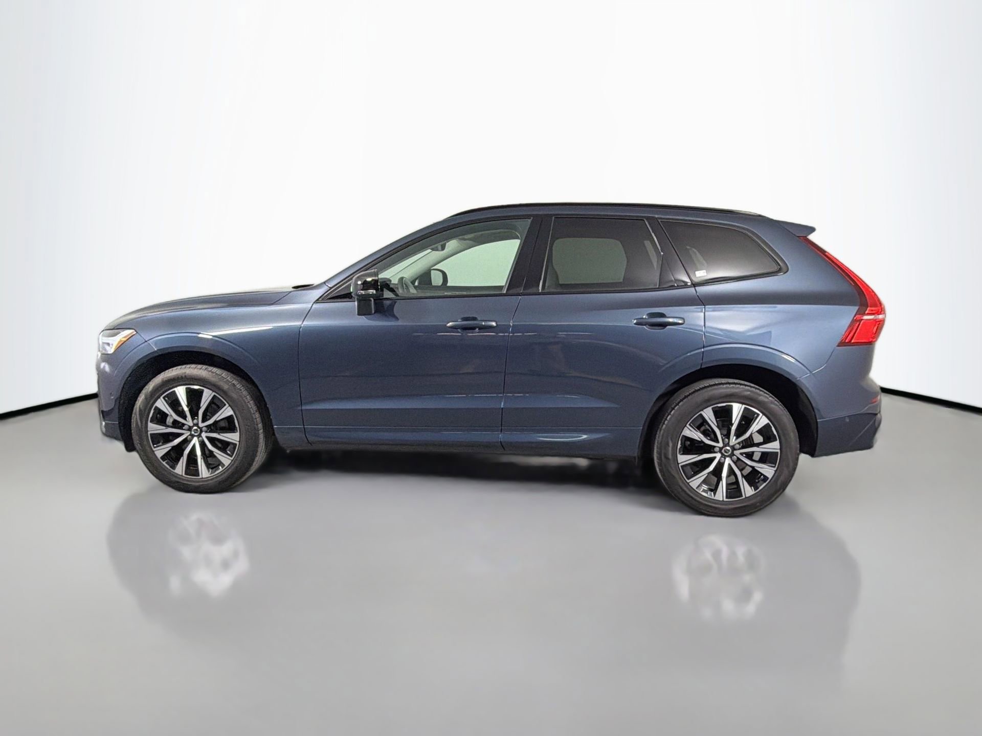 Certified 2024 Volvo XC60 B5 Plus w/ Protection Package Premier AWD/4WD image 9