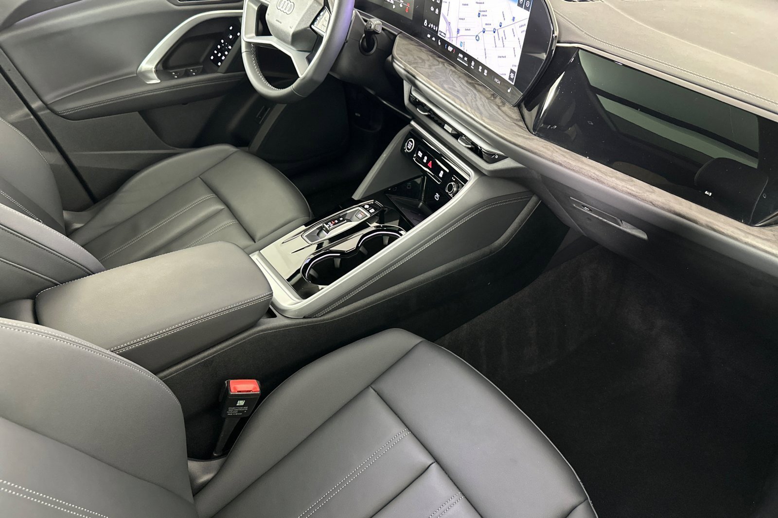 Used 2025 Audi Q5 Premium w/ Convenience Package image 15