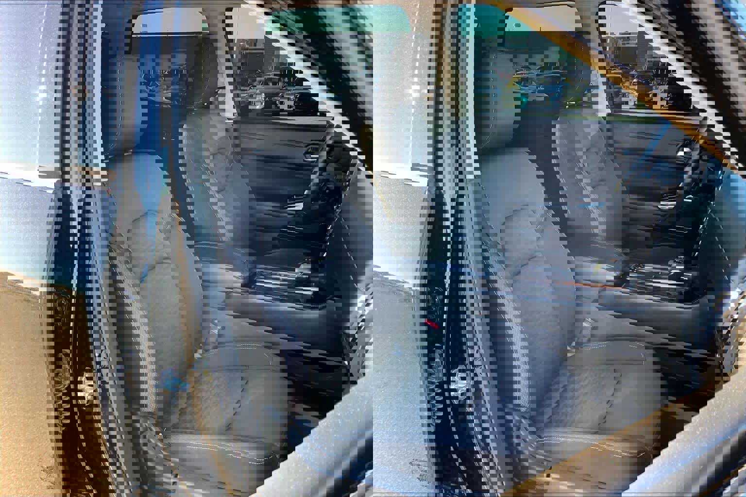 Used 2022 Nissan Pathfinder SV w/ SV Premium Package image 8