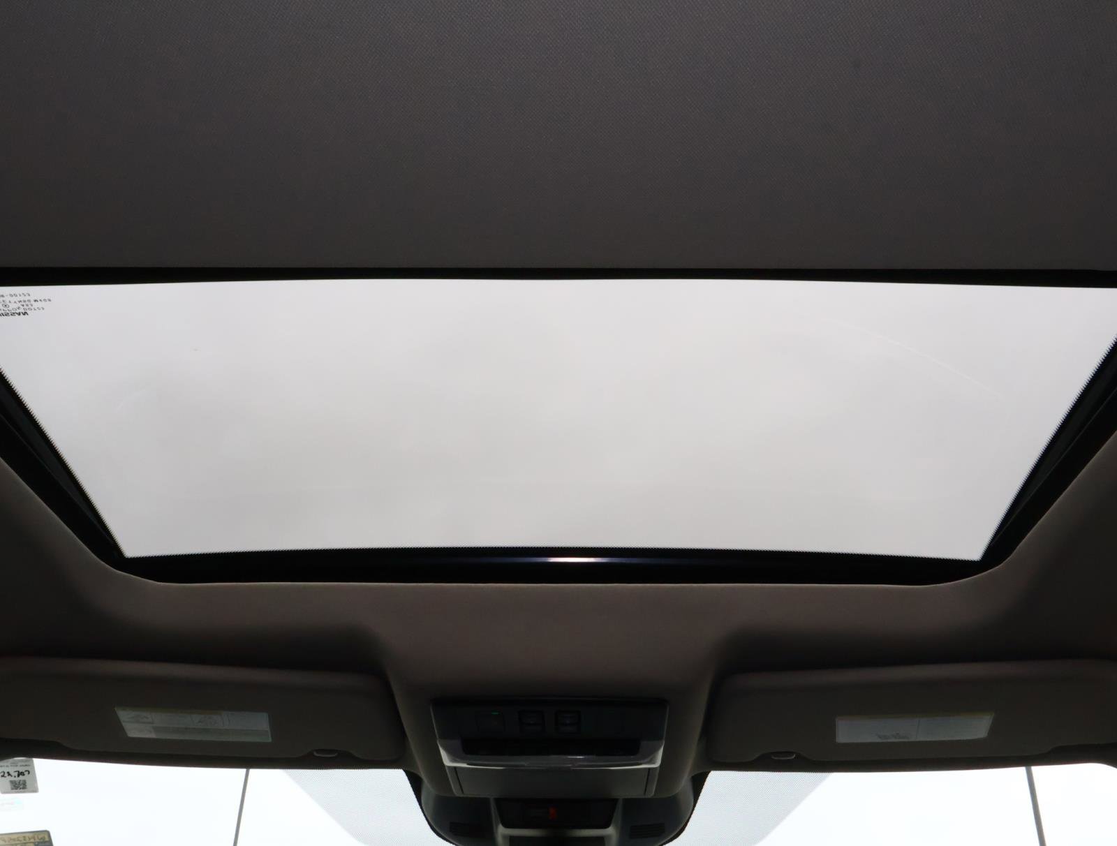 Used 2025 Nissan Rogue SV w/ SV Premium Package image 12