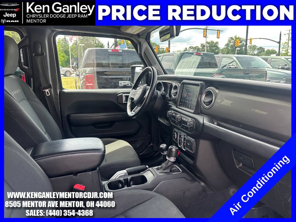 Used 2018 Jeep Wrangler Unlimited Sahara w/ Uconnect 4C Nav & Sound Group AWD/4WD image 25