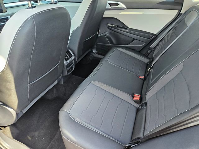 Used 2025 Volkswagen Taos SE AWD/4WD image 12