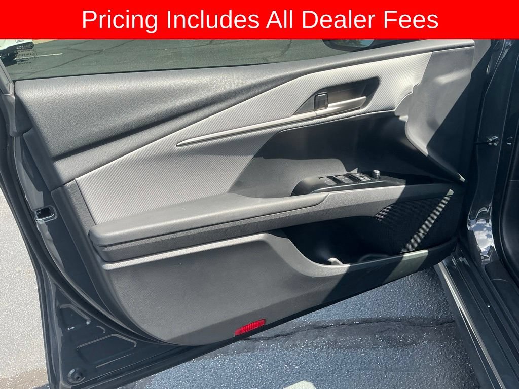 Used 2025 Toyota Camry SE w/ Convenience Package AWD/4WD image 9