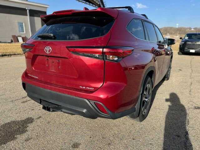 Used 2021 Toyota Highlander XLE image 14