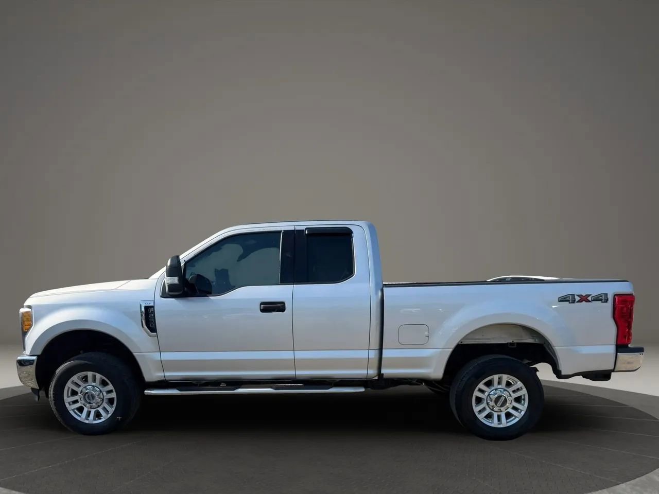 Used 2017 Ford F250 XLT AWD/4WD image 8