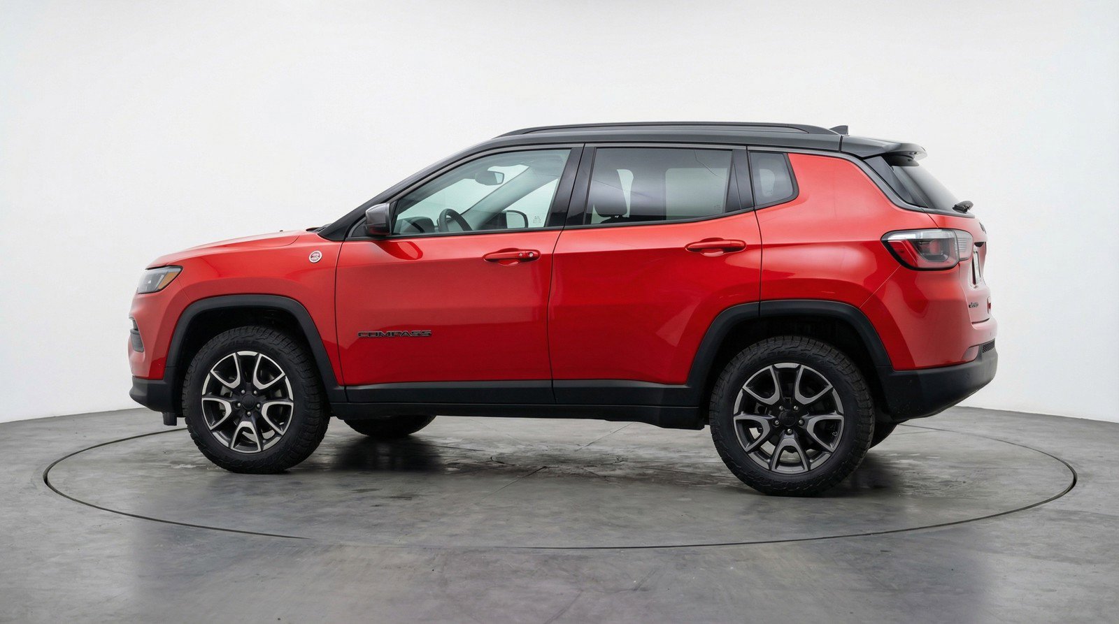 Used 2025 Jeep Compass Trailhawk image 5