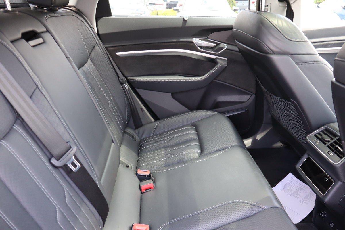 Used 2021 Audi e-tron Prestige w/ Prestige Package AWD/4WD image 14