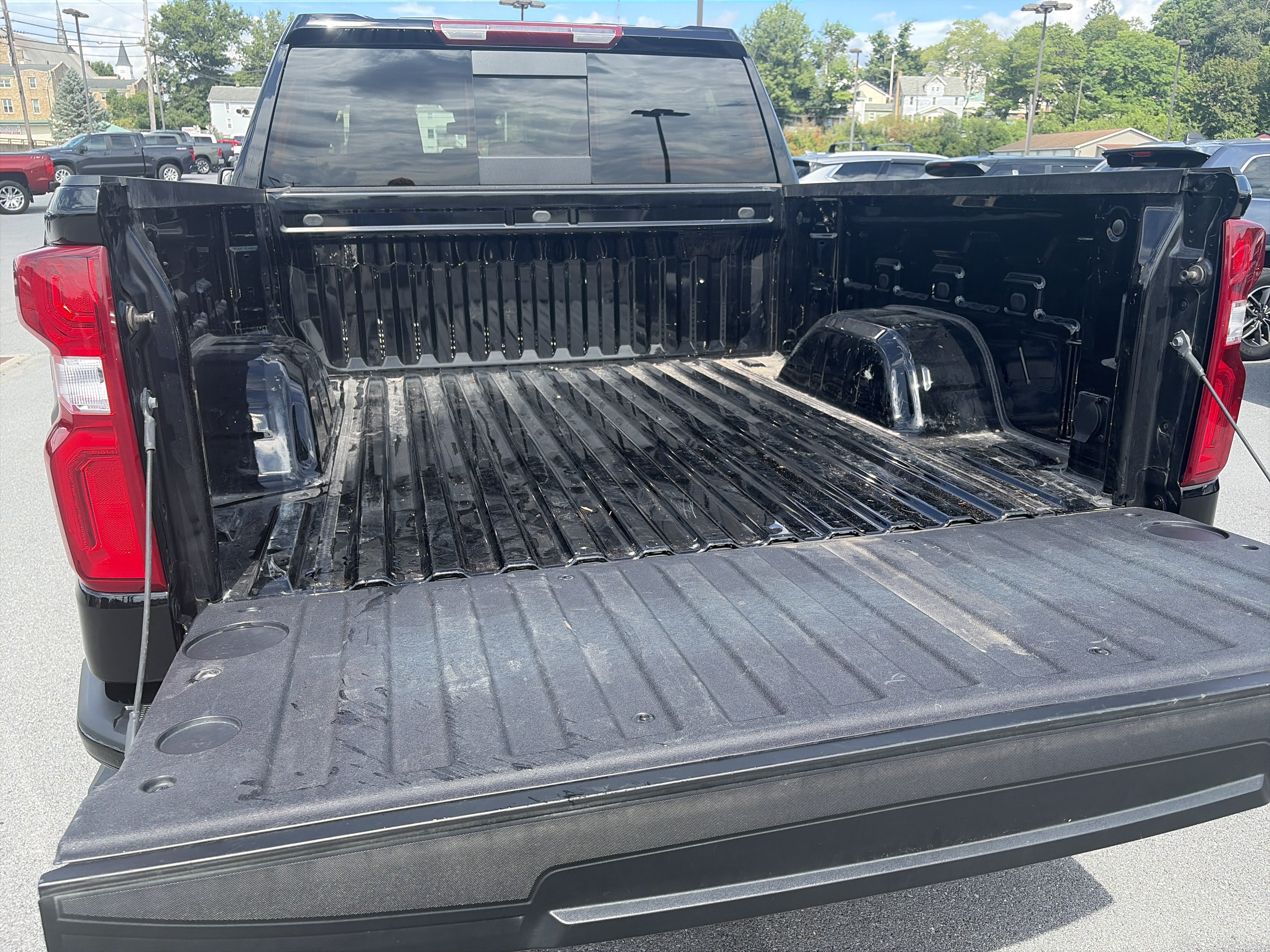 Used 2025 Chevrolet Silverado 1500 LT Trail Boss w/ Convenience Package II AWD/4WD image 17