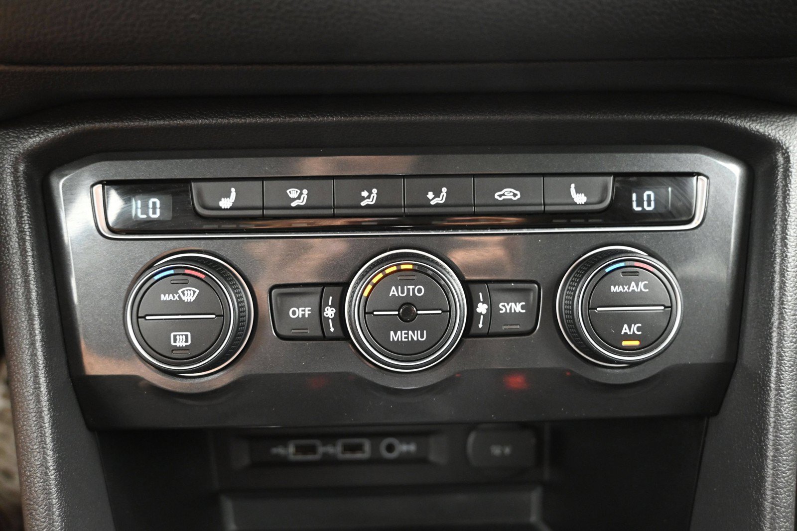 Used 2019 Volkswagen Tiguan SE w/ Panoramic Sunroof Package AWD/4WD image 17
