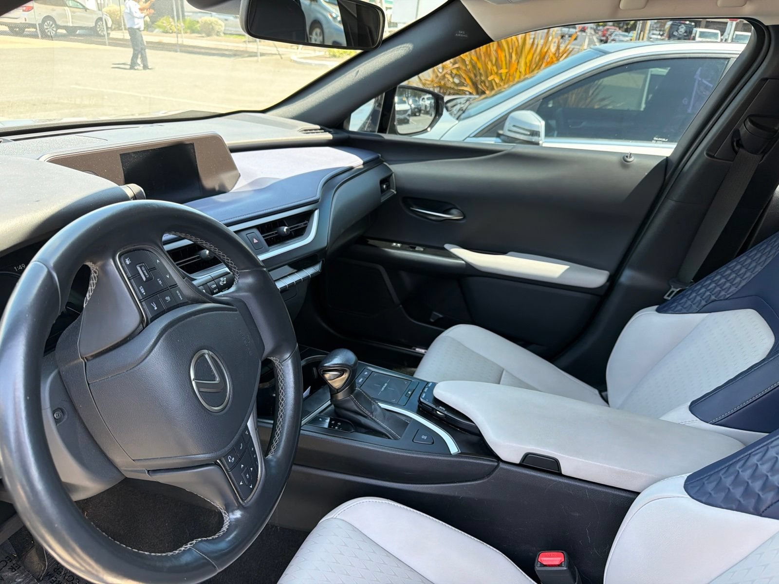 Used 2022 Lexus UX 200 w/ Accessory Package (Z2) FWD image 4