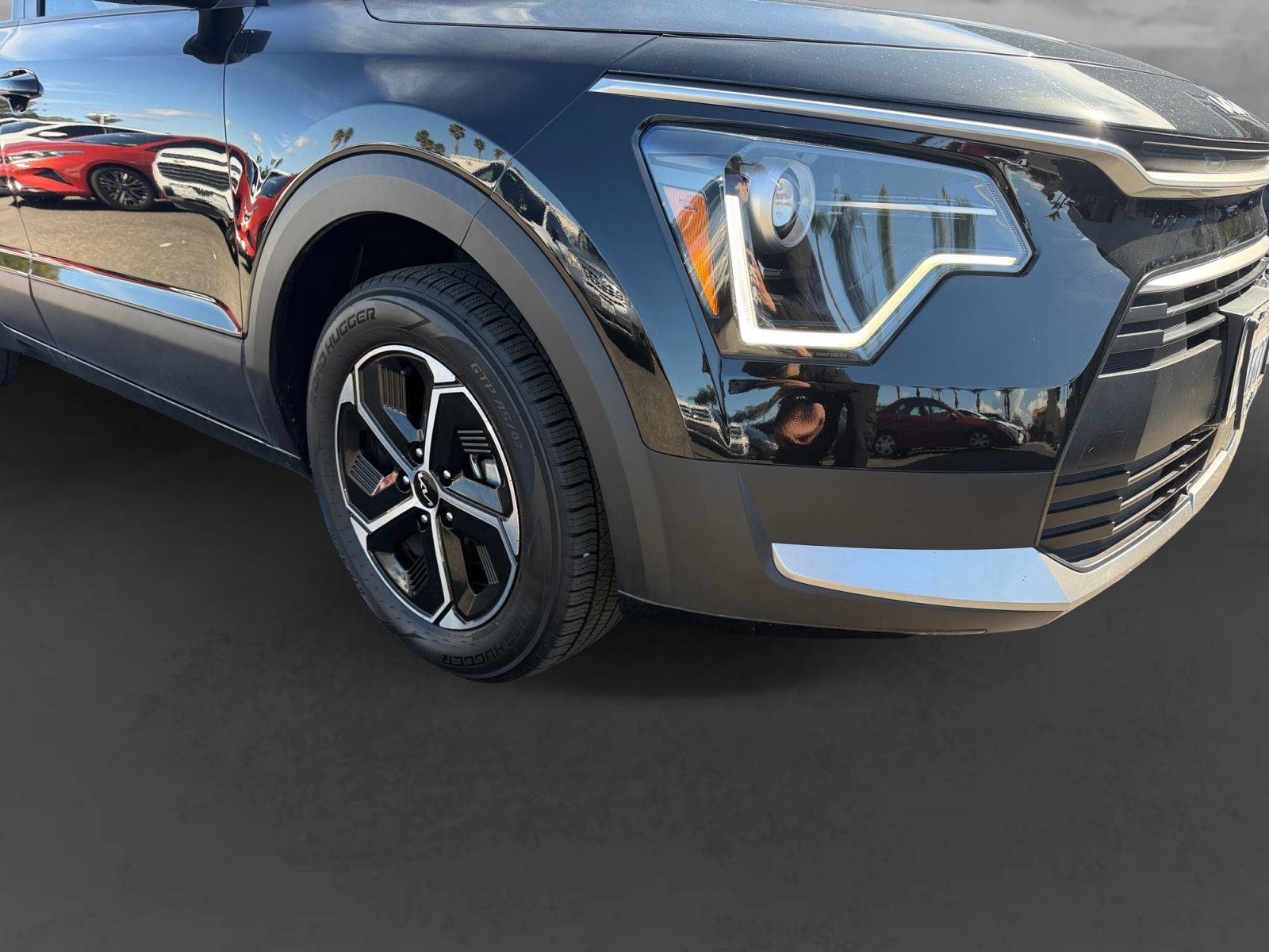 Certified 2023 Kia Niro EX image 2