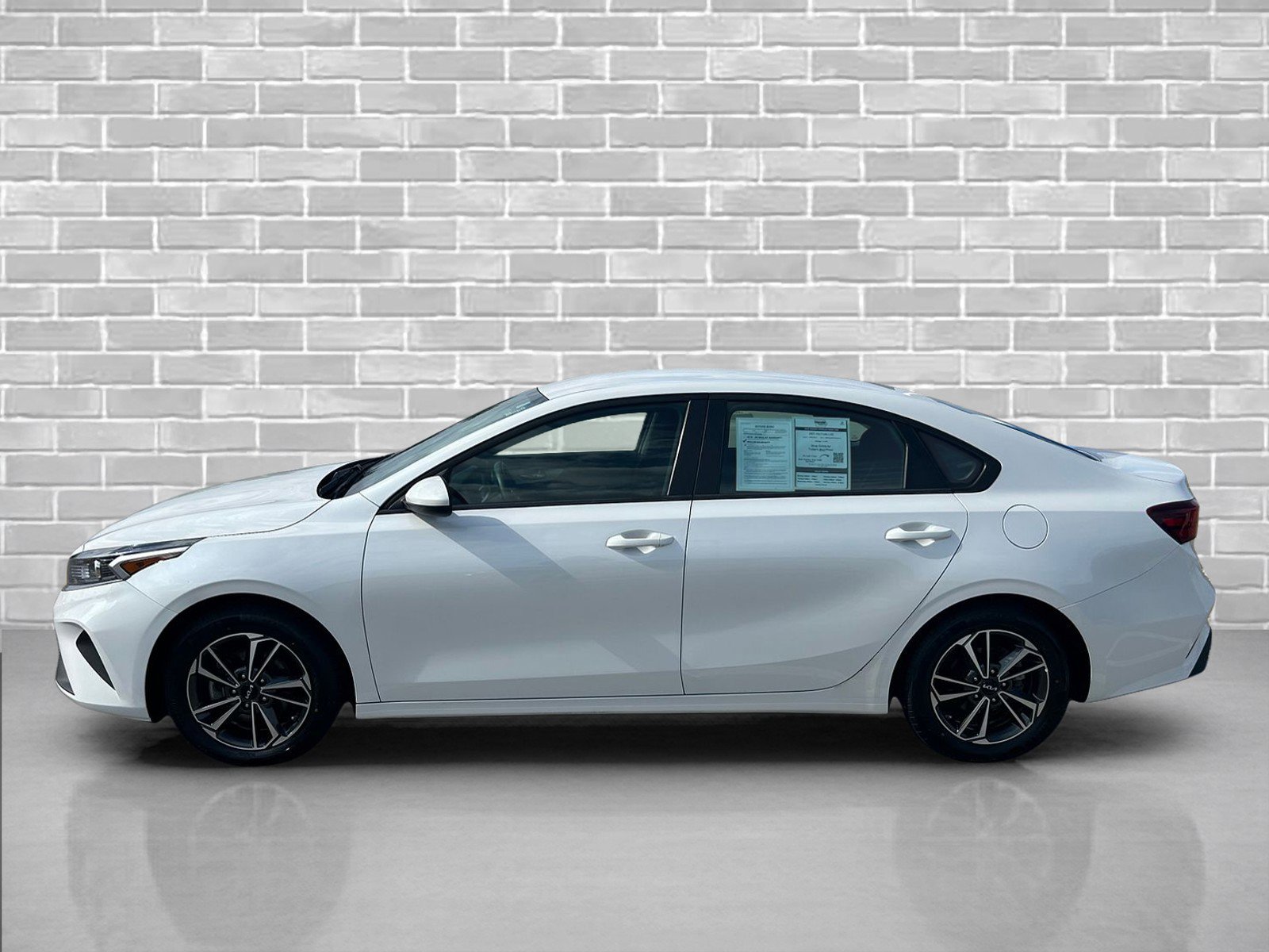 Used 2023 Kia Forte LXS FWD image 2