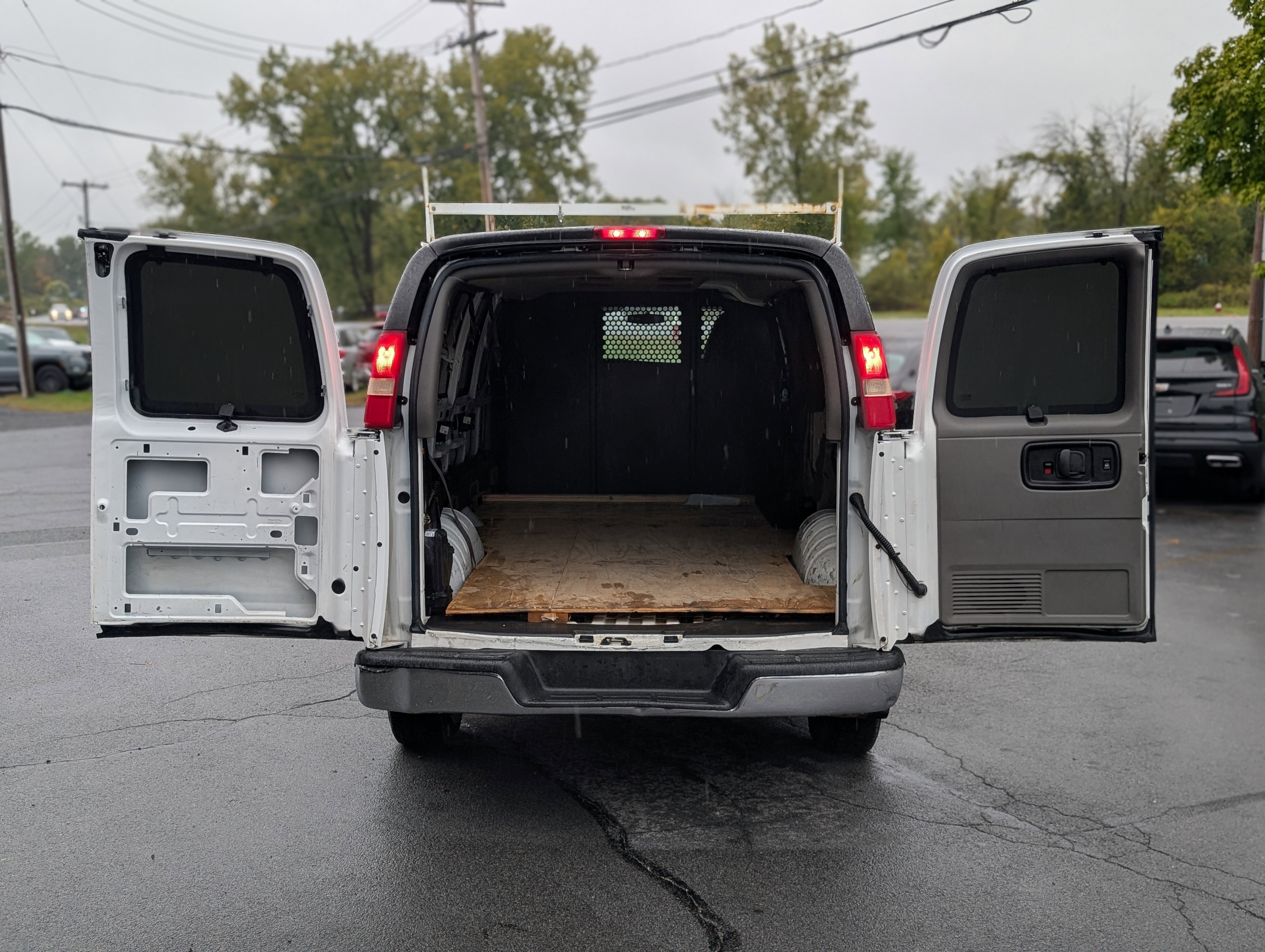 Used 2015 Chevrolet Express 3500 LT w/ LT Preferred Equipment Group image 29