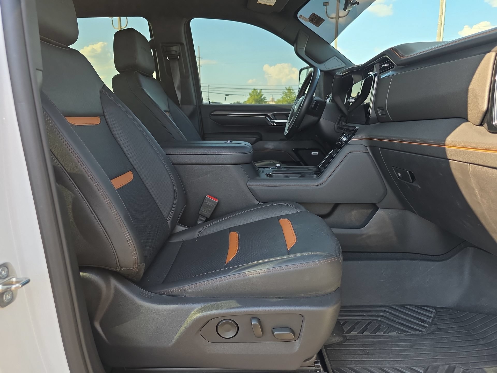 Used 2024 GMC Sierra 2500 AT4 w/ AT4 Premium Plus Package AWD/4WD image 16